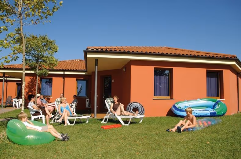 Bungalow met eigen tuin op Camping Bella Italia