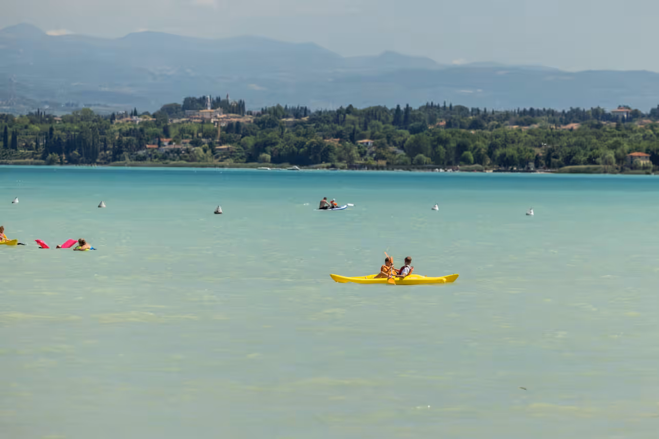 Kajakker op het Gardameer voor Camping Bella Italia
