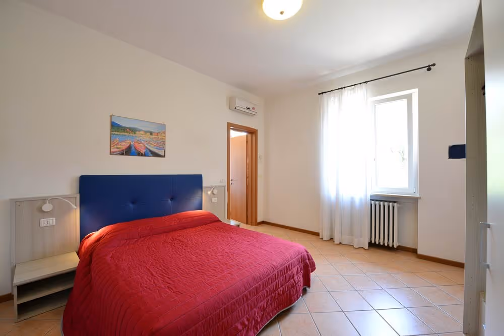 Tweepersoonsslaapkamer in een appartement van Camping Bella Italia