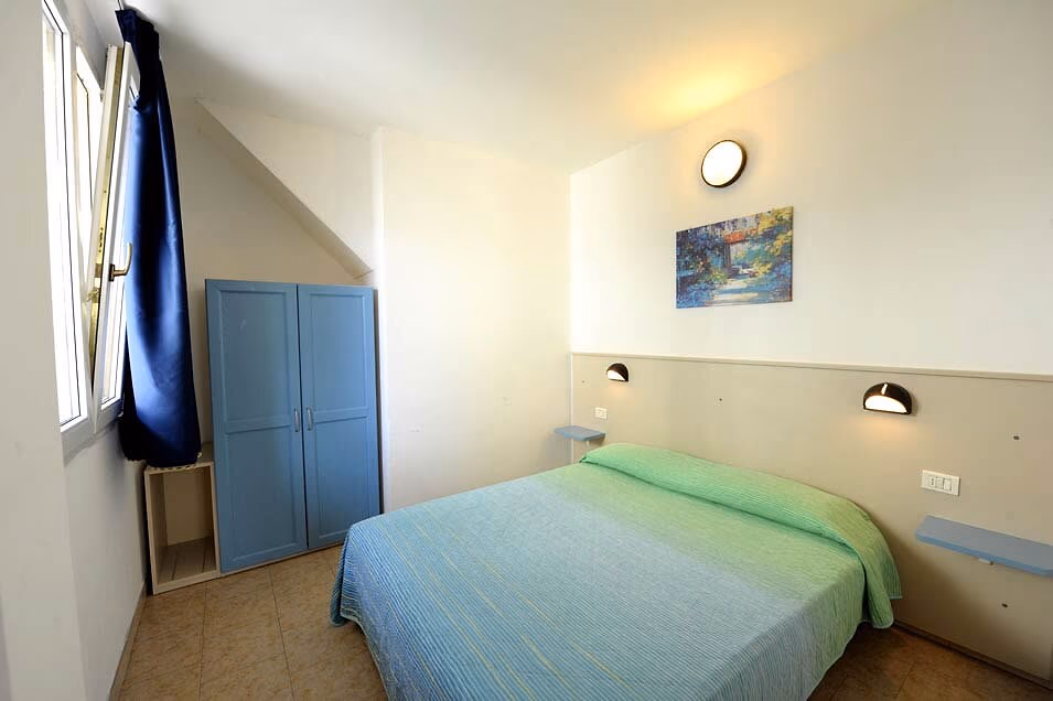 Tweepersoonsslaapkamer in appartement Primula op Camping Bella Italia