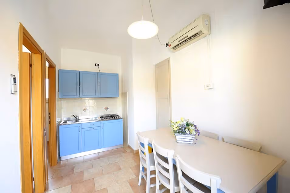 Woonkeuken met zithoek in een verblijf van Camping Bella Italia