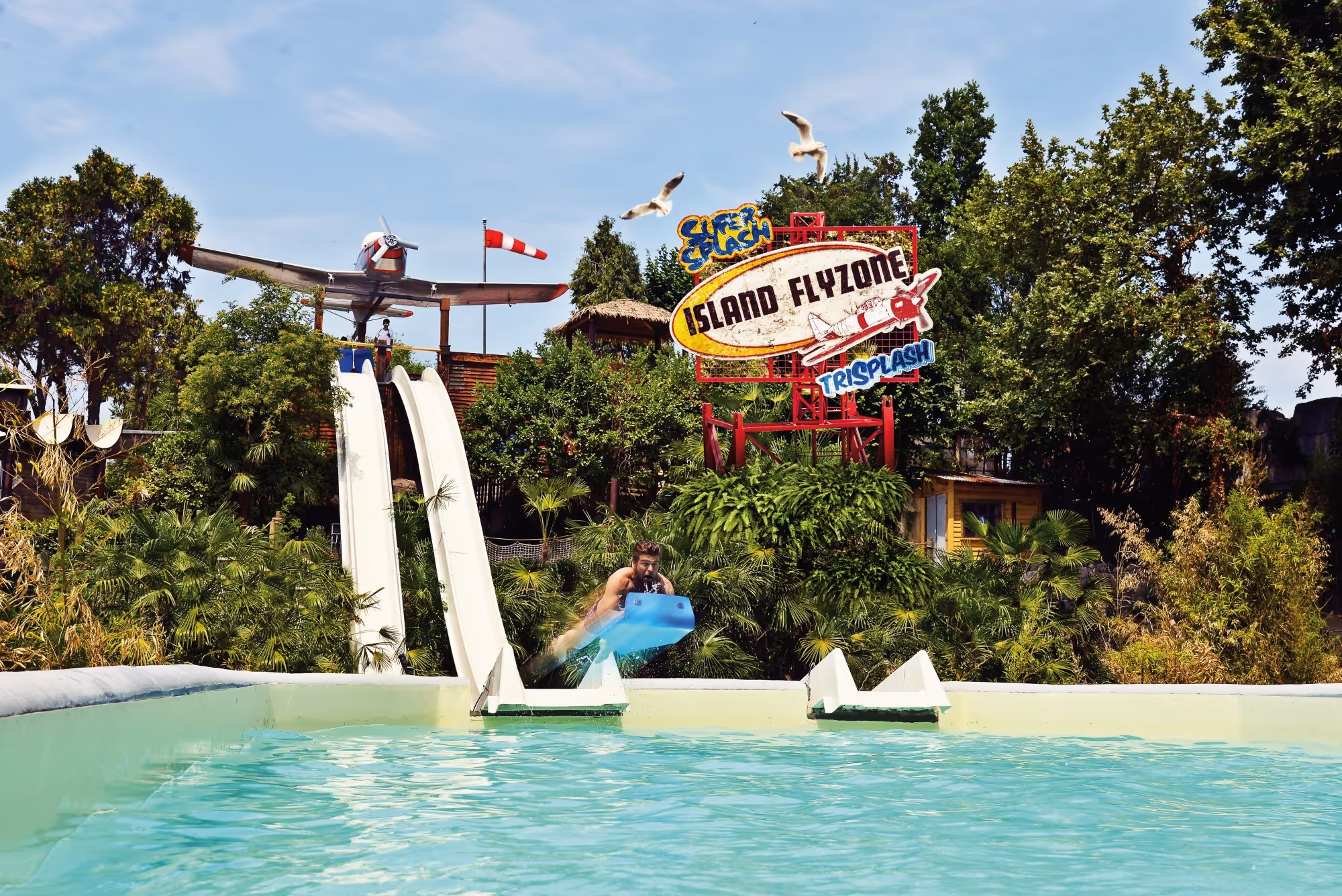 Waterattractie en zwembad van Caneva Aquapark bij Lazise aan het Gardameer